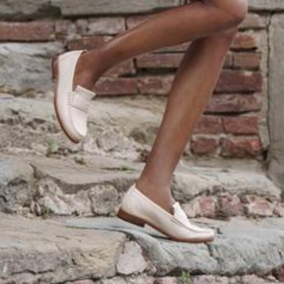 M. Gemi Mirabella Leather Loafers in Stone Size 35.5 BNIB - Picture 1 of 13